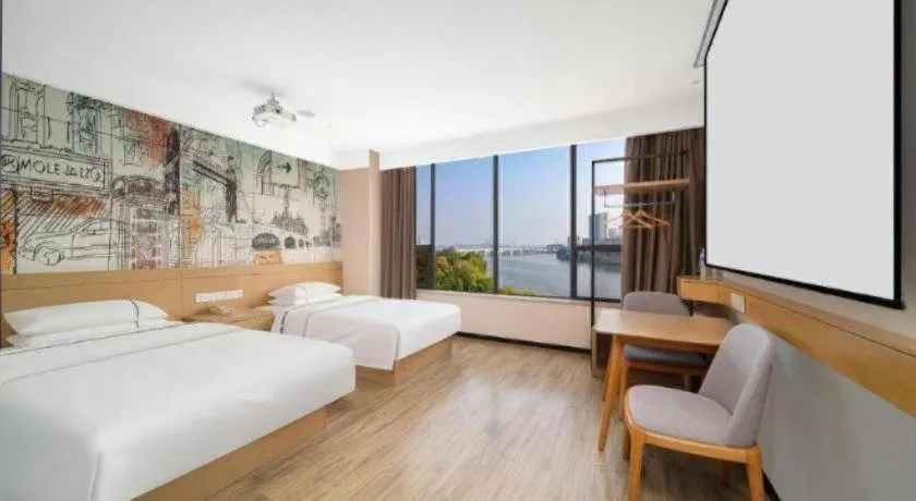 Bed in City Comfort Inn Huangshi Yangxin Mingyuewan Park