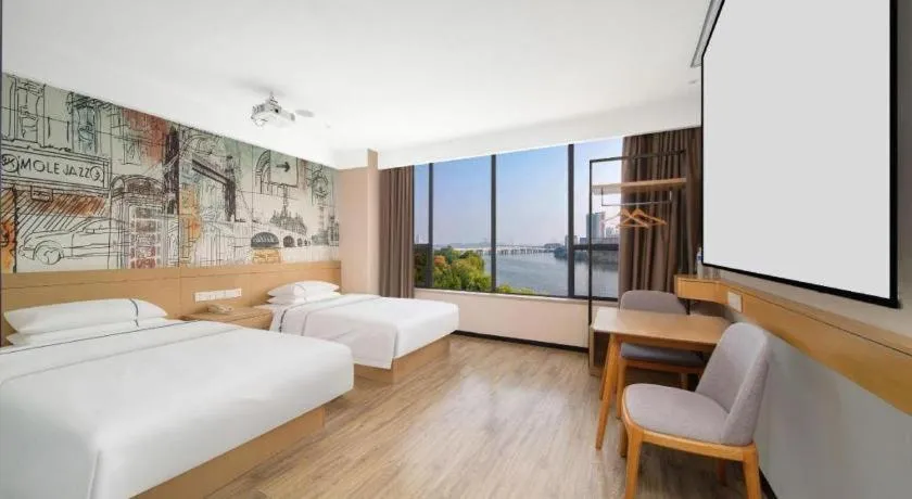 Bed in City Comfort Inn Huangshi Yangxin Mingyuewan Park