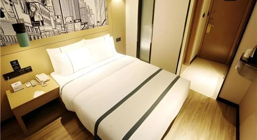 Bed in City Comfort Inn Liuzhou Gubu Street Ma'anshan Park