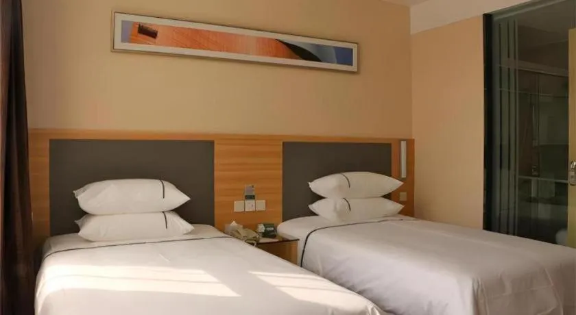 Bed in City Comfort Inn Hefei Binhu Wanda Plaza
