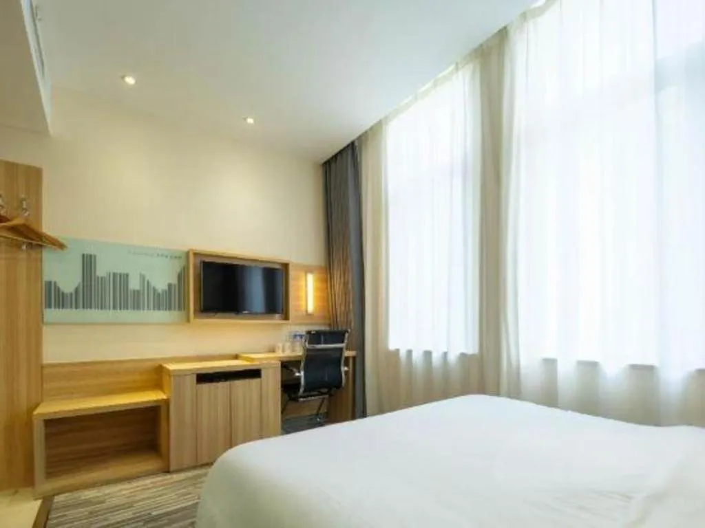 Bed in City Comfort Inn Hefei Binhu Wanda Plaza