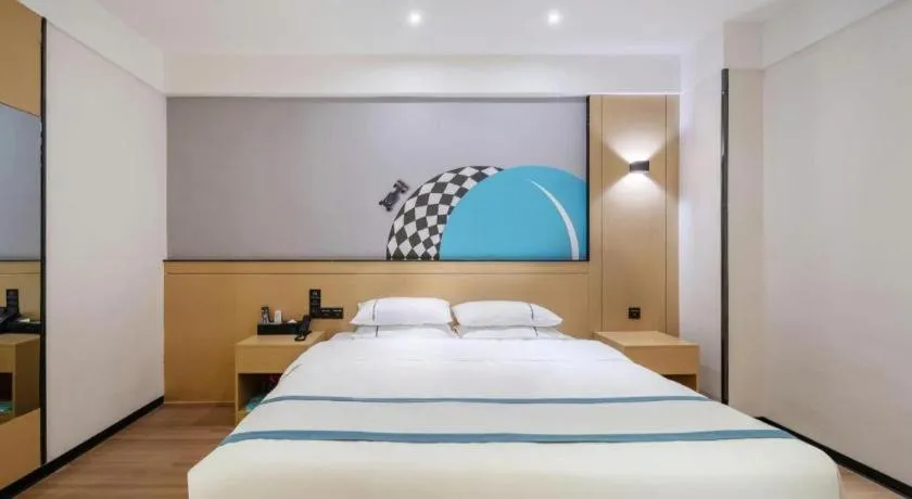 Bed in City Comfort Inn Changsha Yuelu Mountain Orange Island Head