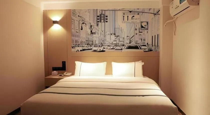 Bed in City Comfort Inn Changsha Yuelu Mountain Orange Island Head