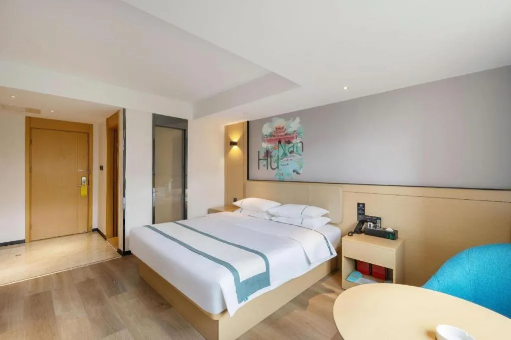 Bed in City Comfort Inn Changsha Yuelu Mountain Orange Island Head