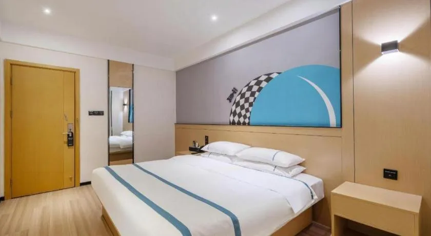 Bed in City Comfort Inn Changsha Yuelu Mountain Orange Island Head