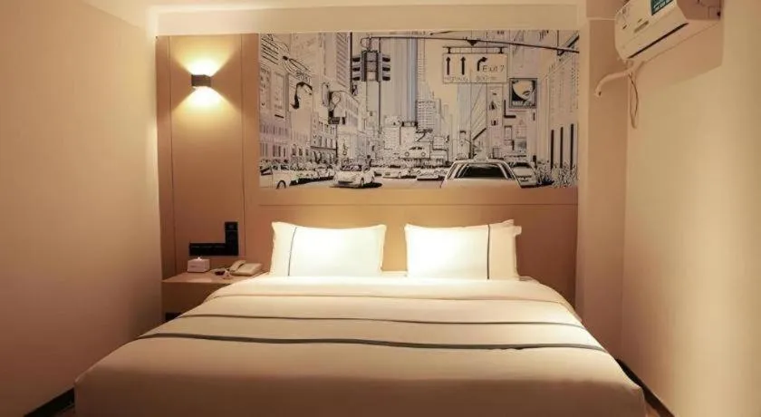 Bed in City Comfort Inn Changsha Yuelu Mountain Orange Island Head