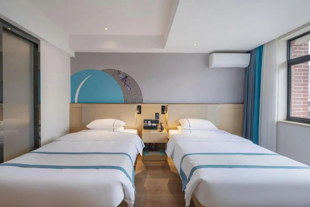 Bed in City Comfort Inn Changsha Yuelu Mountain Orange Island Head