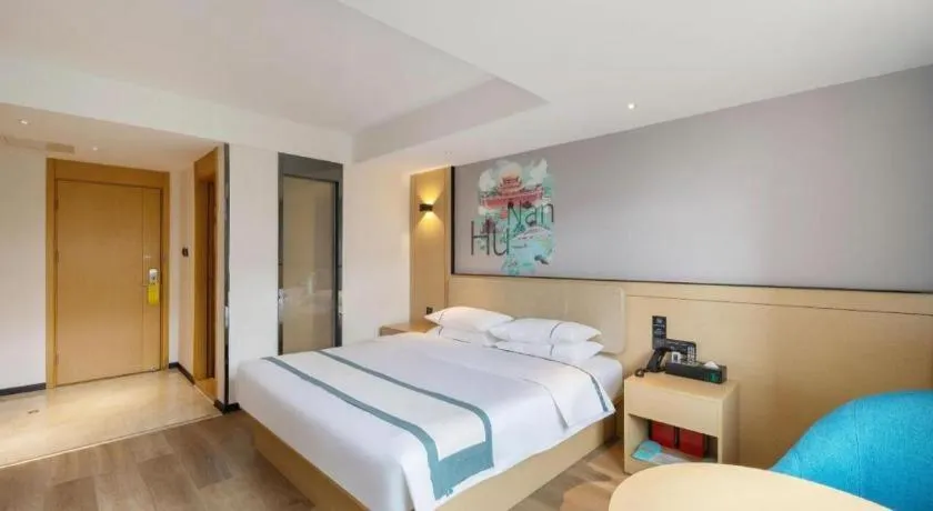 Bed in City Comfort Inn Changsha Yuelu Mountain Orange Island Head