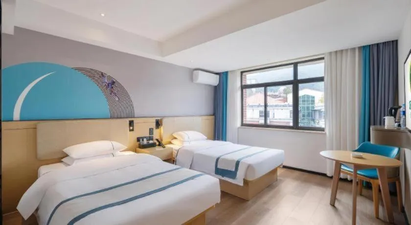 Bed in City Comfort Inn Changsha Yuelu Mountain Orange Island Head