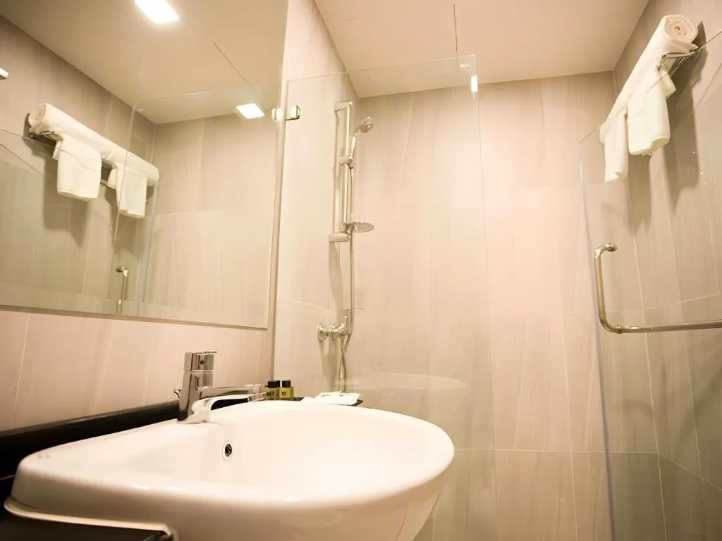 B2 Amata Nakorn Premier Hotel