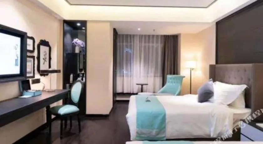 Bed in Xana Hotelle· Wulumuqi High Speed Railway Station Baonengcheng