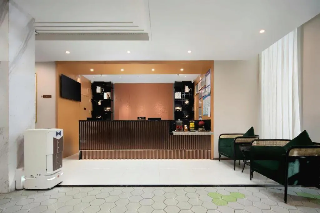 Jinjiang Metropolo Haikou East High Speed Railway Station Normal University