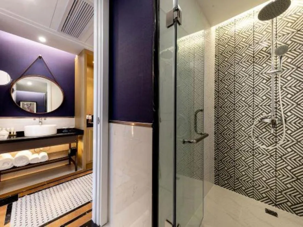 Jinjiang Metropolo Haikou East High Speed Railway Station Normal University