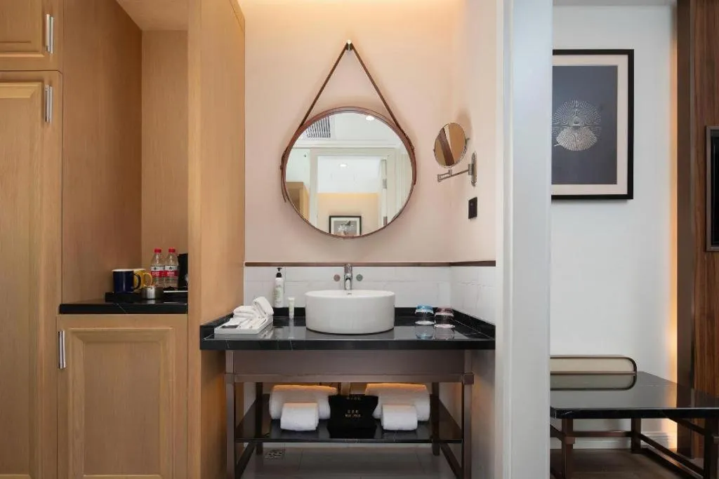 Jinjiang Metropolo Haikou East High Speed Railway Station Normal University