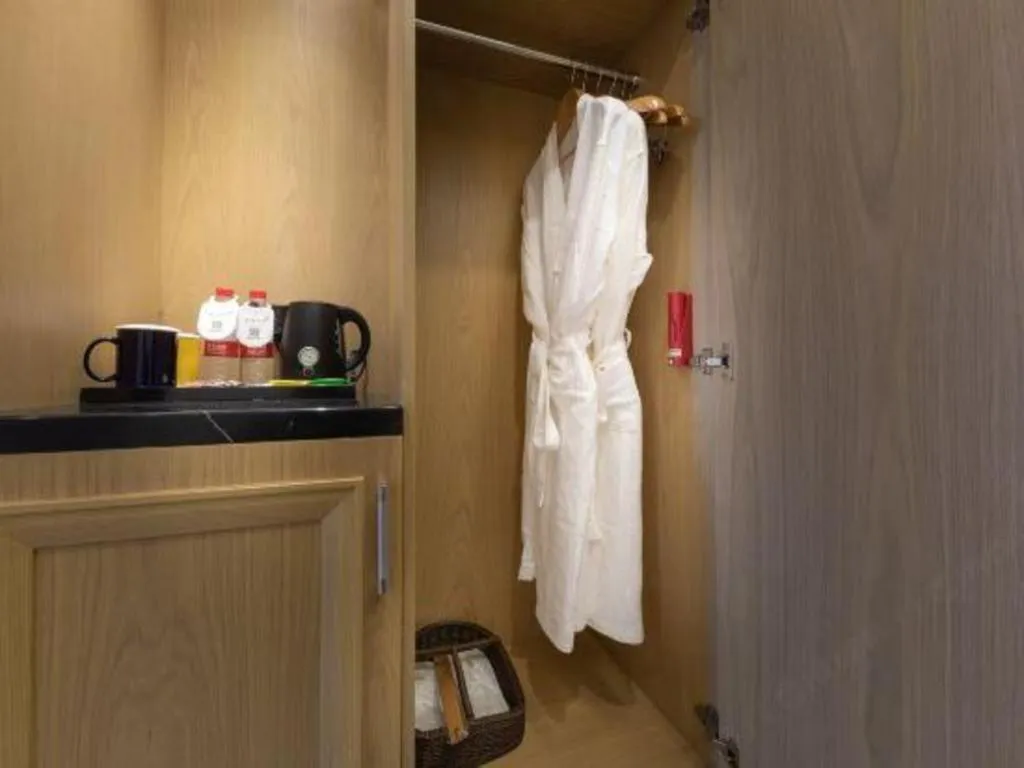 Jinjiang Metropolo Haikou East High Speed Railway Station Normal University