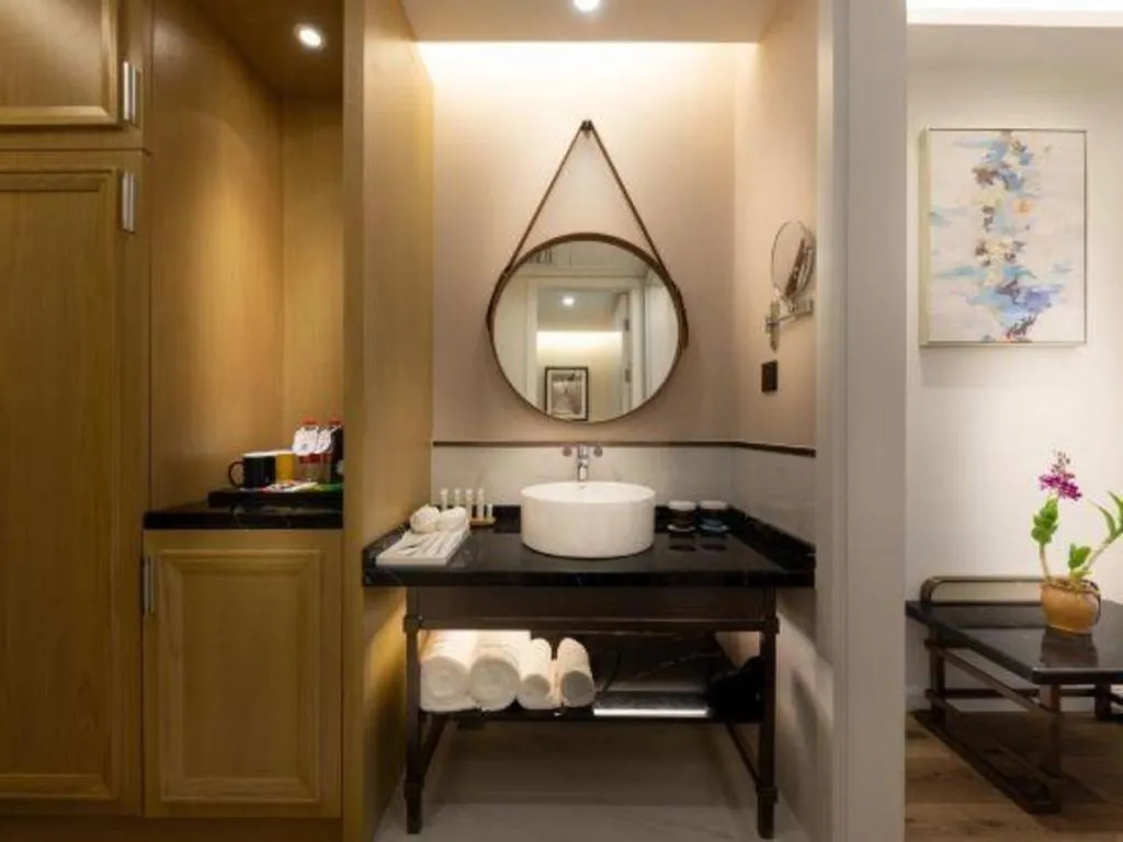 Jinjiang Metropolo Haikou East High Speed Railway Station Normal University