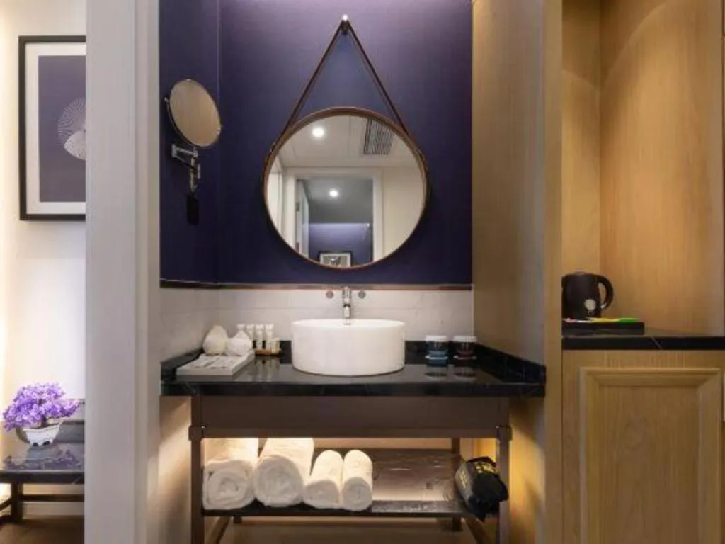 Jinjiang Metropolo Haikou East High Speed Railway Station Normal University