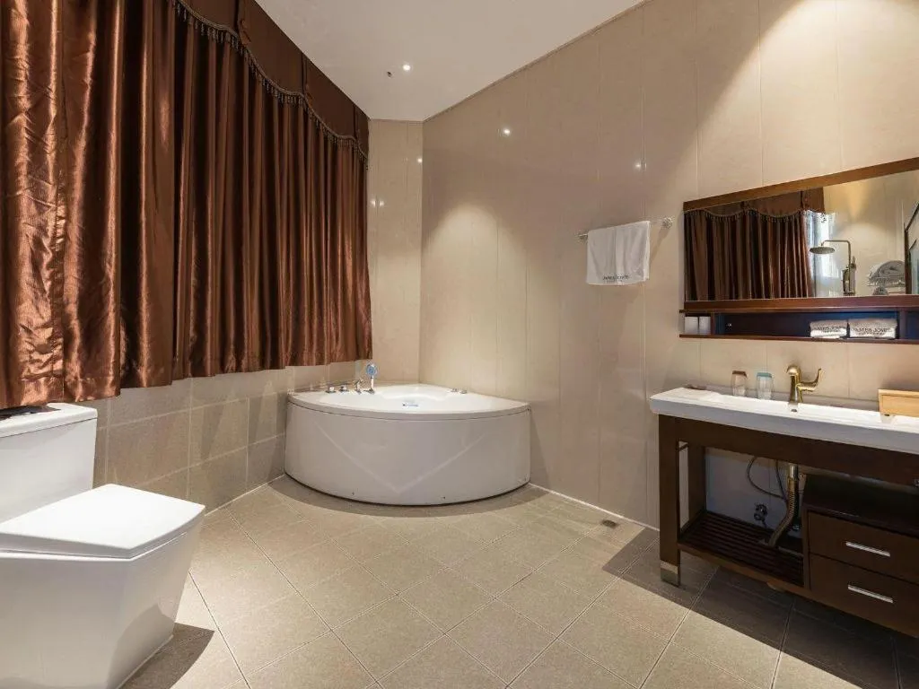 James Joyce Coffetel· Tianjin Olympic Center Lingbin Road Metro Station