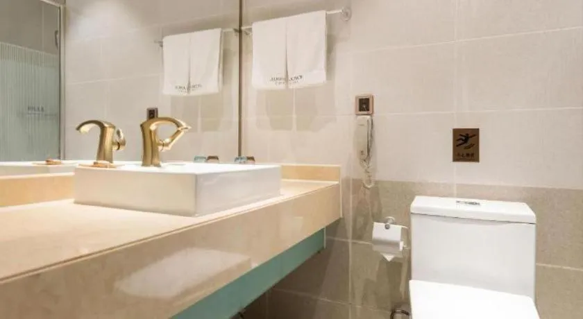 James Joyce Coffetel· Tianjin Olympic Center Lingbin Road Metro Station