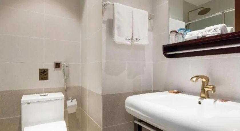 James Joyce Coffetel· Tianjin Olympic Center Lingbin Road Metro Station