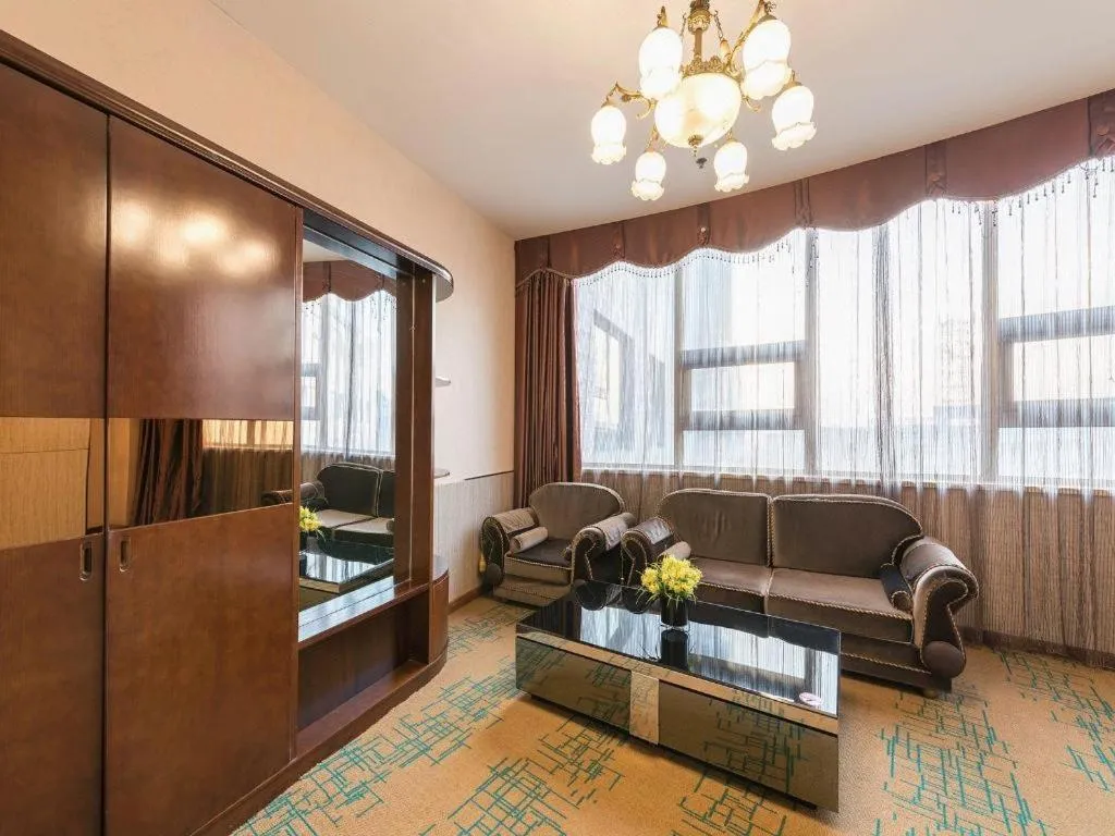 James Joyce Coffetel· Tianjin Olympic Center Lingbin Road Metro Station