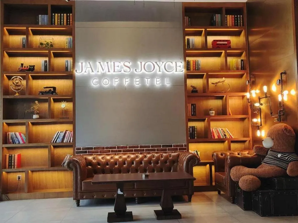 James Joyce Coffetel· Chengdu Shuangliu Airport Haibing City Wanda