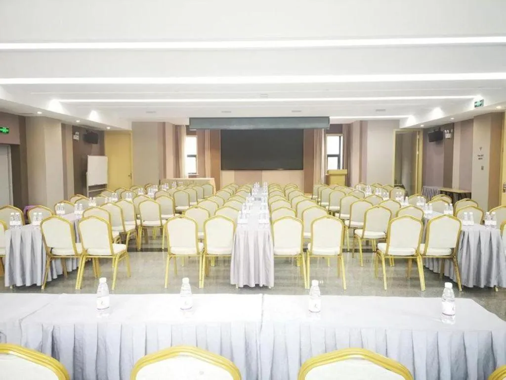 Lavande Hotels· Jingzhou Jianli