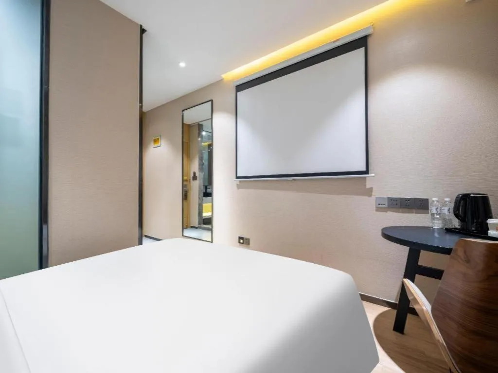 Bed in IU Hotels· Tianjin Houtai Chengjian University Haitai Industrial Park