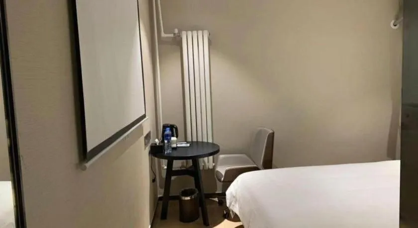 Bed in IU Hotels· Tianjin Houtai Chengjian University Haitai Industrial Park