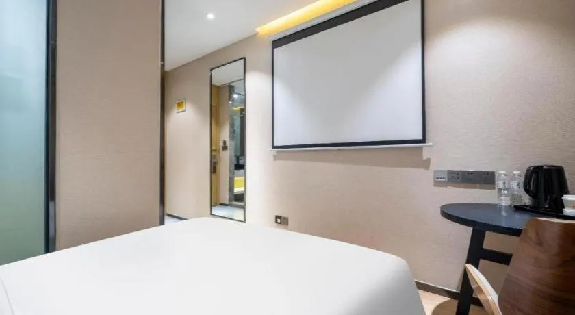 Bed in IU Hotels· Tianjin Houtai Chengjian University Haitai Industrial Park