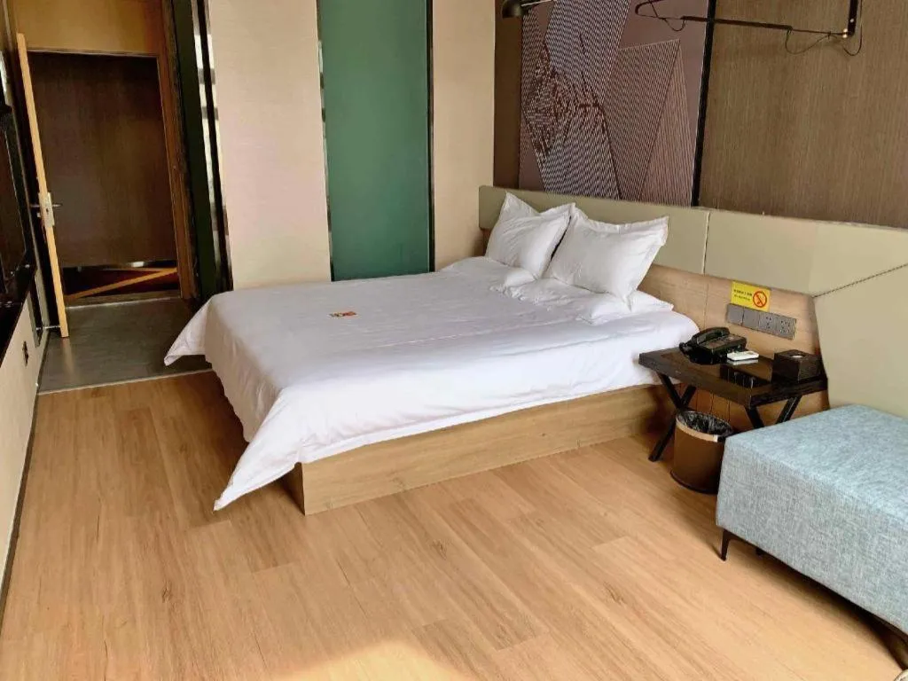 Bed in IU Hotels· Tianjin Houtai Chengjian University Haitai Industrial Park