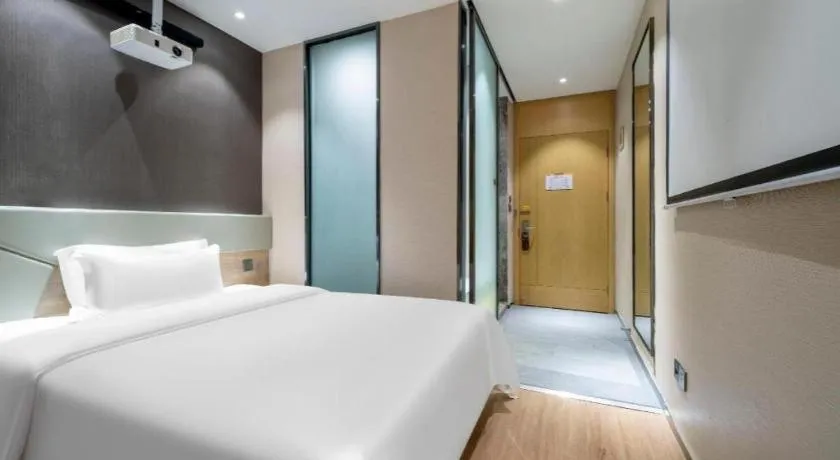 Bed in IU Hotels· Tianjin Houtai Chengjian University Haitai Industrial Park
