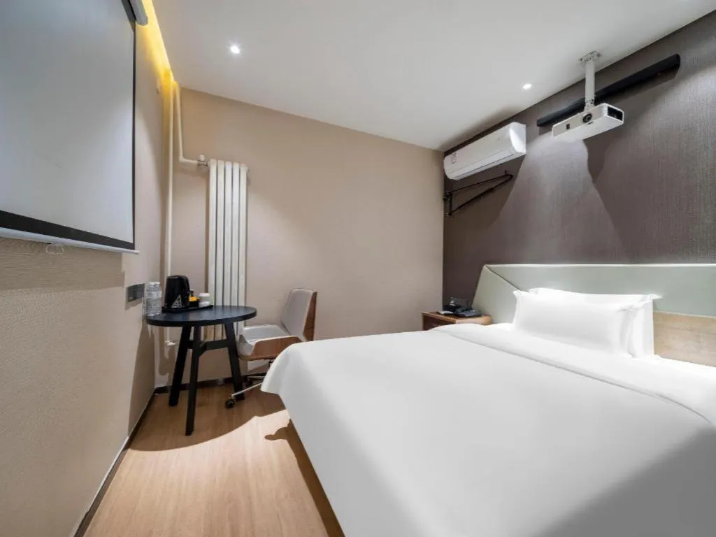 Bed in IU Hotels· Tianjin Houtai Chengjian University Haitai Industrial Park