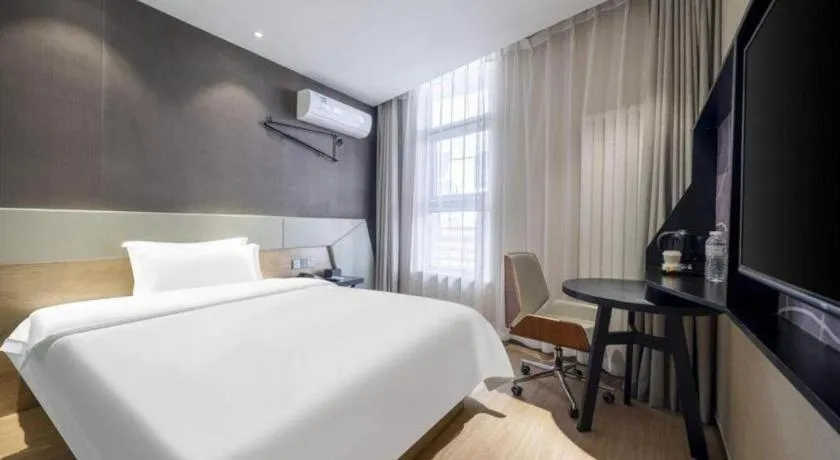 Bed in IU Hotels· Tianjin Houtai Chengjian University Haitai Industrial Park