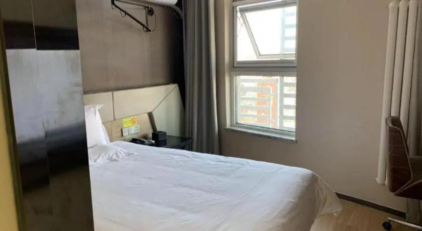 Bed in IU Hotels· Tianjin Houtai Chengjian University Haitai Industrial Park
