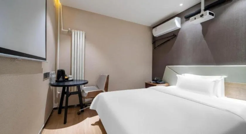 Bed in IU Hotels· Tianjin Houtai Chengjian University Haitai Industrial Park