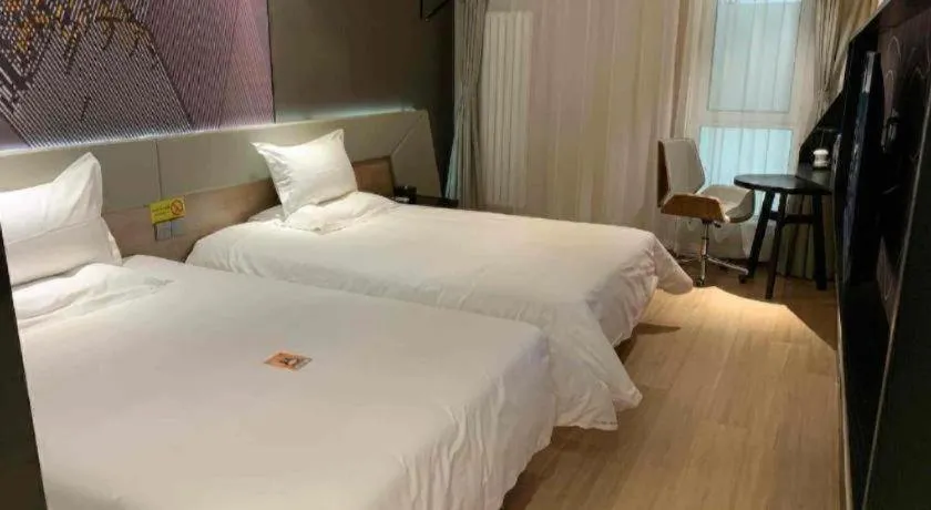 Bed in IU Hotels· Tianjin Houtai Chengjian University Haitai Industrial Park