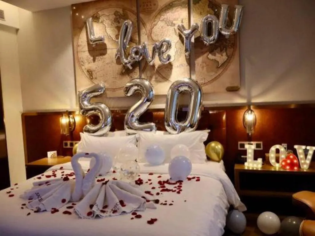 Bed in James Joyce Coffetel Shijiazhuang the Mixc Jinyuan Tower Airport Bus