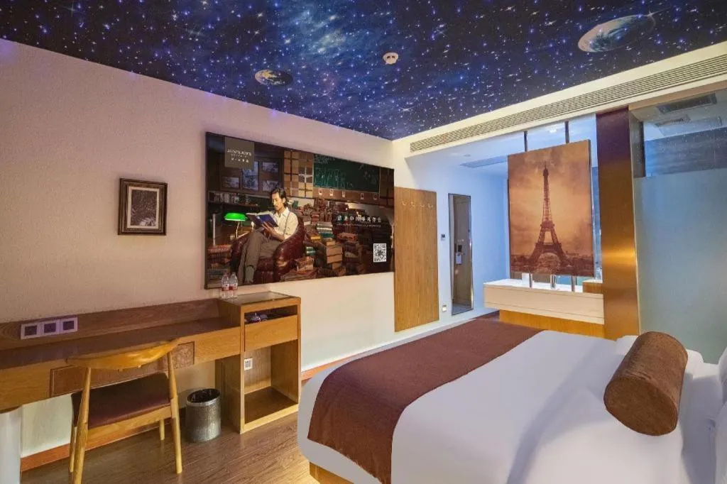 Bed in James Joyce Coffetel Shijiazhuang the Mixc Jinyuan Tower Airport Bus