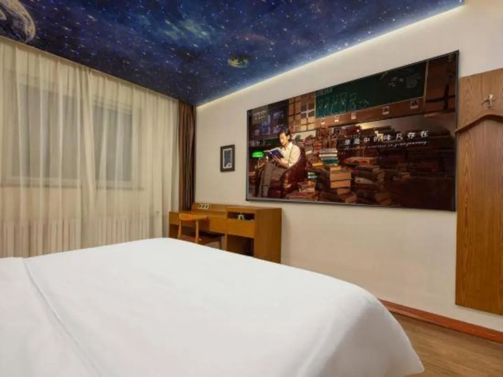 Bed in James Joyce Coffetel Shijiazhuang the Mixc Jinyuan Tower Airport Bus