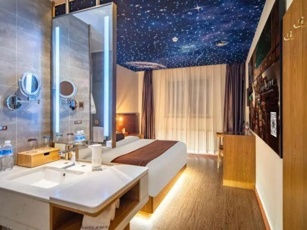 Bed in James Joyce Coffetel Shijiazhuang the Mixc Jinyuan Tower Airport Bus