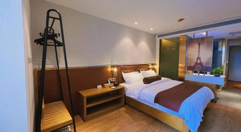 Bed in James Joyce Coffetel Shijiazhuang the Mixc Jinyuan Tower Airport Bus