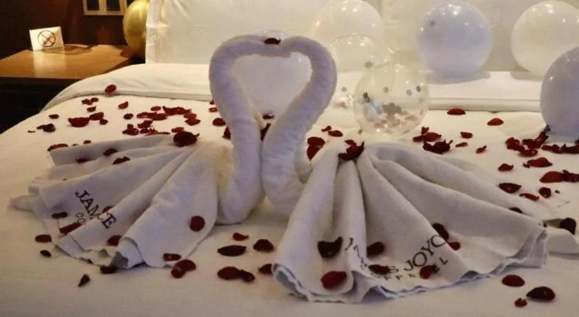 James Joyce Coffetel Shijiazhuang the Mixc Jinyuan Tower Airport Bus