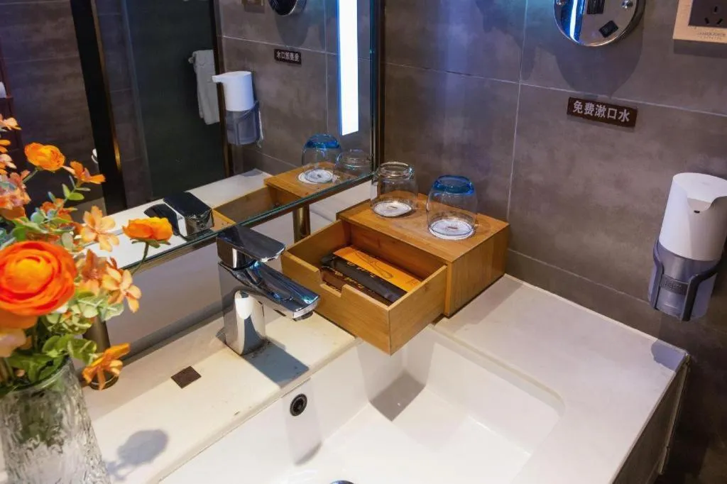 James Joyce Coffetel Shijiazhuang the Mixc Jinyuan Tower Airport Bus