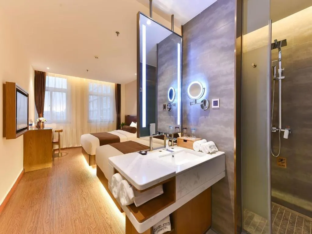 Bed in James Joyce Coffetel Shijiazhuang the Mixc Jinyuan Tower Airport Bus