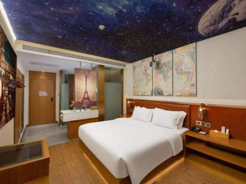 Bed in James Joyce Coffetel Shijiazhuang the Mixc Jinyuan Tower Airport Bus