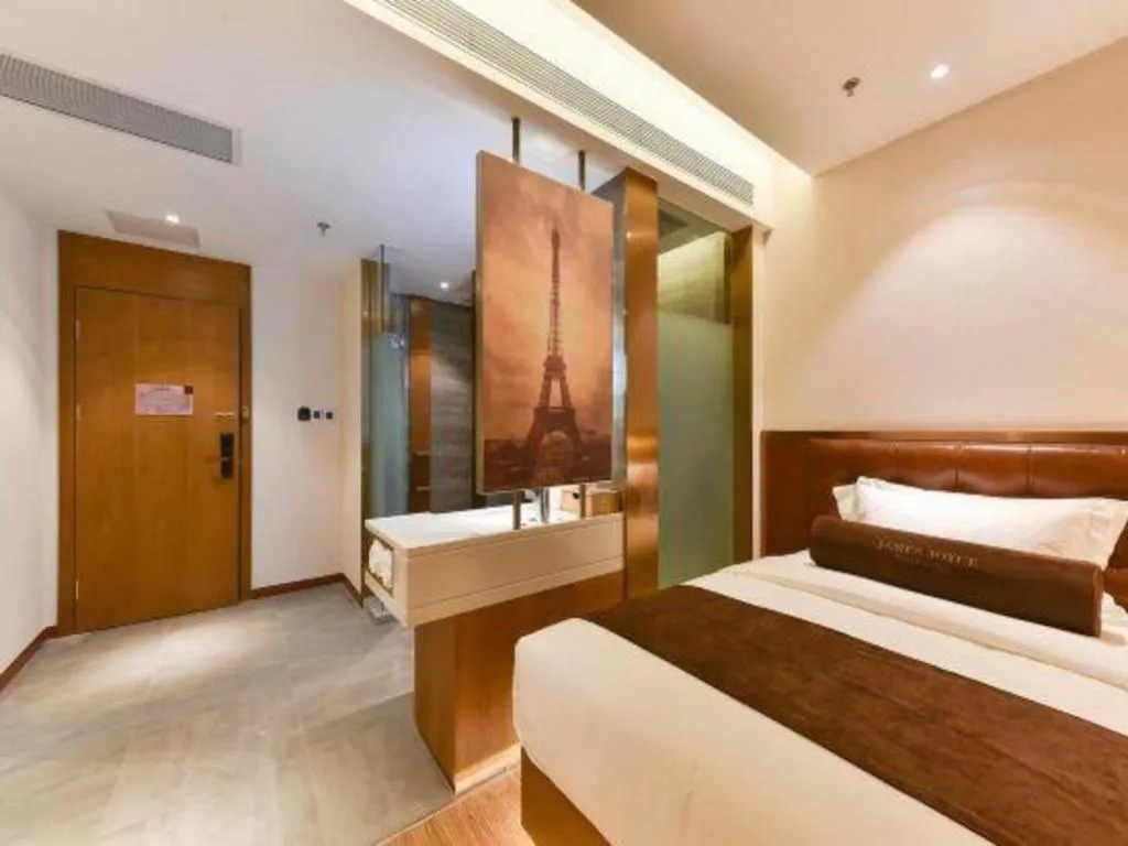 Bed in James Joyce Coffetel Shijiazhuang the Mixc Jinyuan Tower Airport Bus