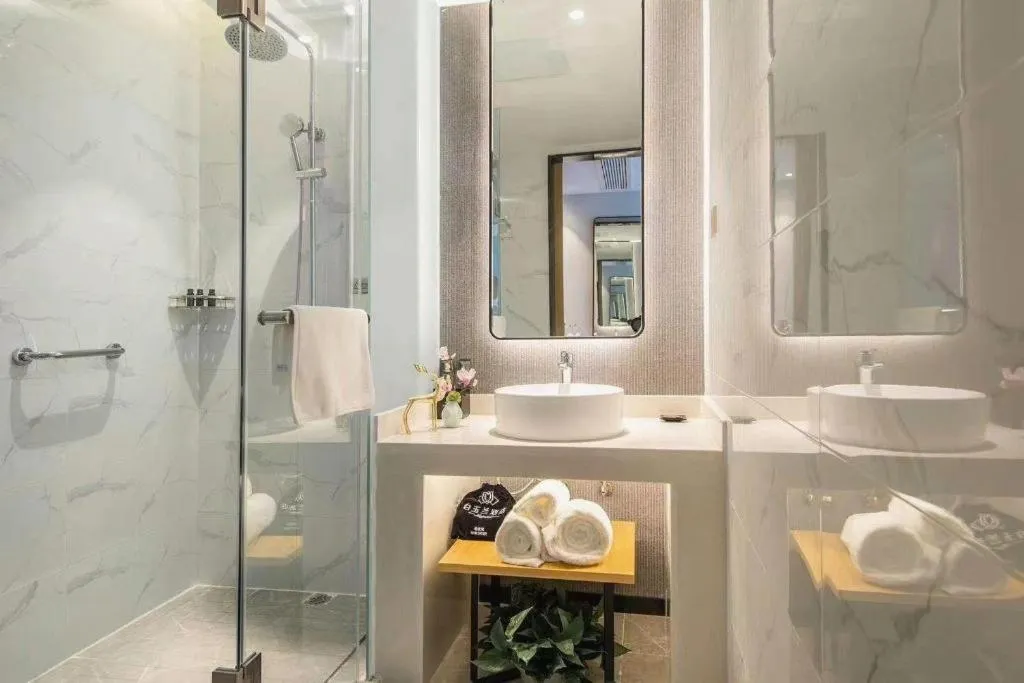 Magnotel Tongxiang Shimao Center