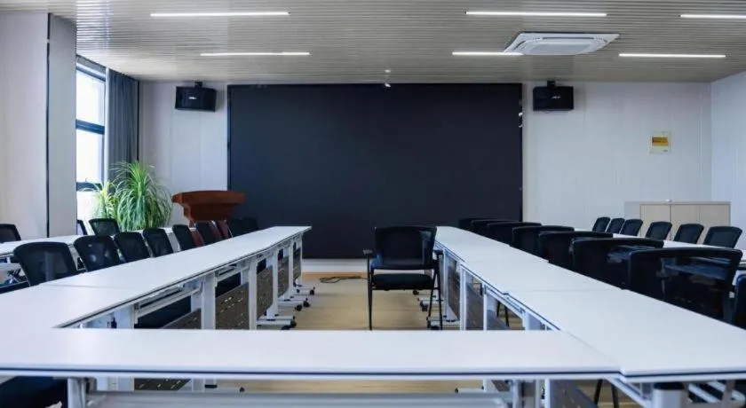 Magnotel Tongxiang Shimao Center