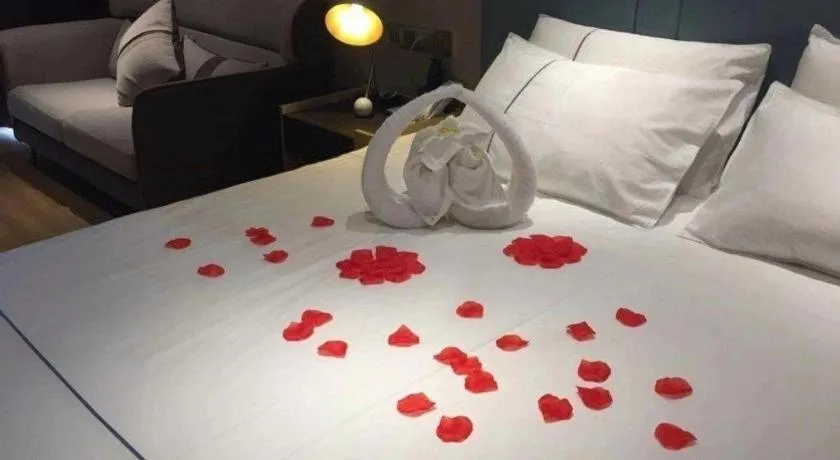 Bed in Magnotel Tongxiang Shimao Center